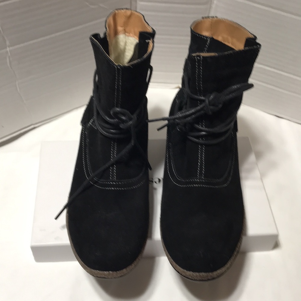 Wanderlust Suede Leather Upper Boot. Euc - image 1